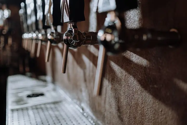 beer tap equipment bar