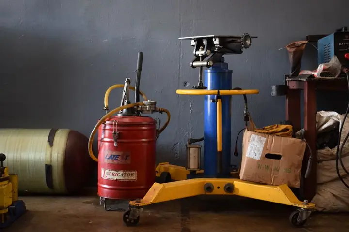 hydraulic hose crimping machine workshop